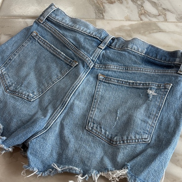 Abercrombie & Fitch High Rise “The Mom Short” - Picture 5 of 9